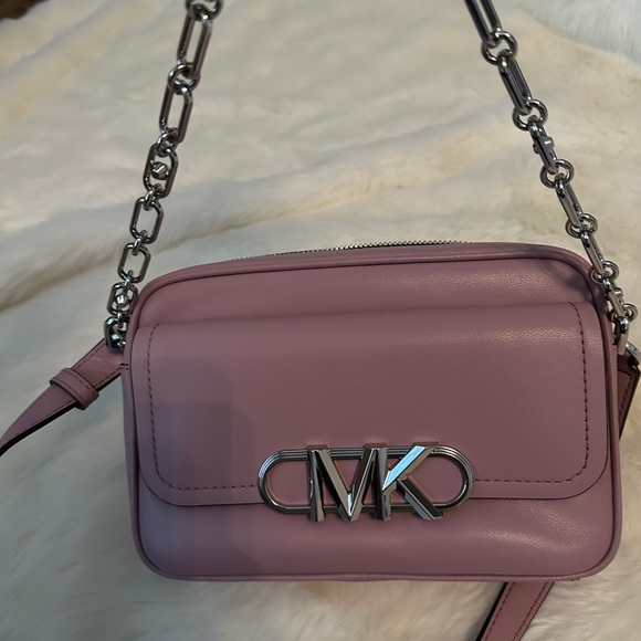 MICHAEL MICHAEL KORS
Parker Medium Leather Crossbody Bag - Picture 4 of 12